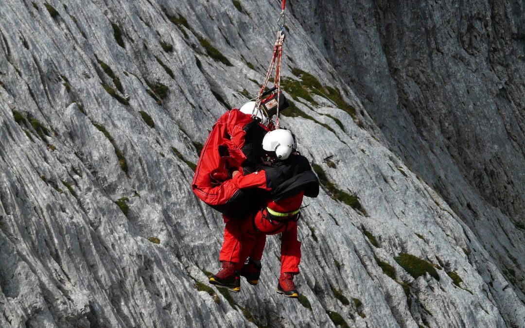 Dinas Damkar Lamandau Hapus Sarang Tawon di Pasar